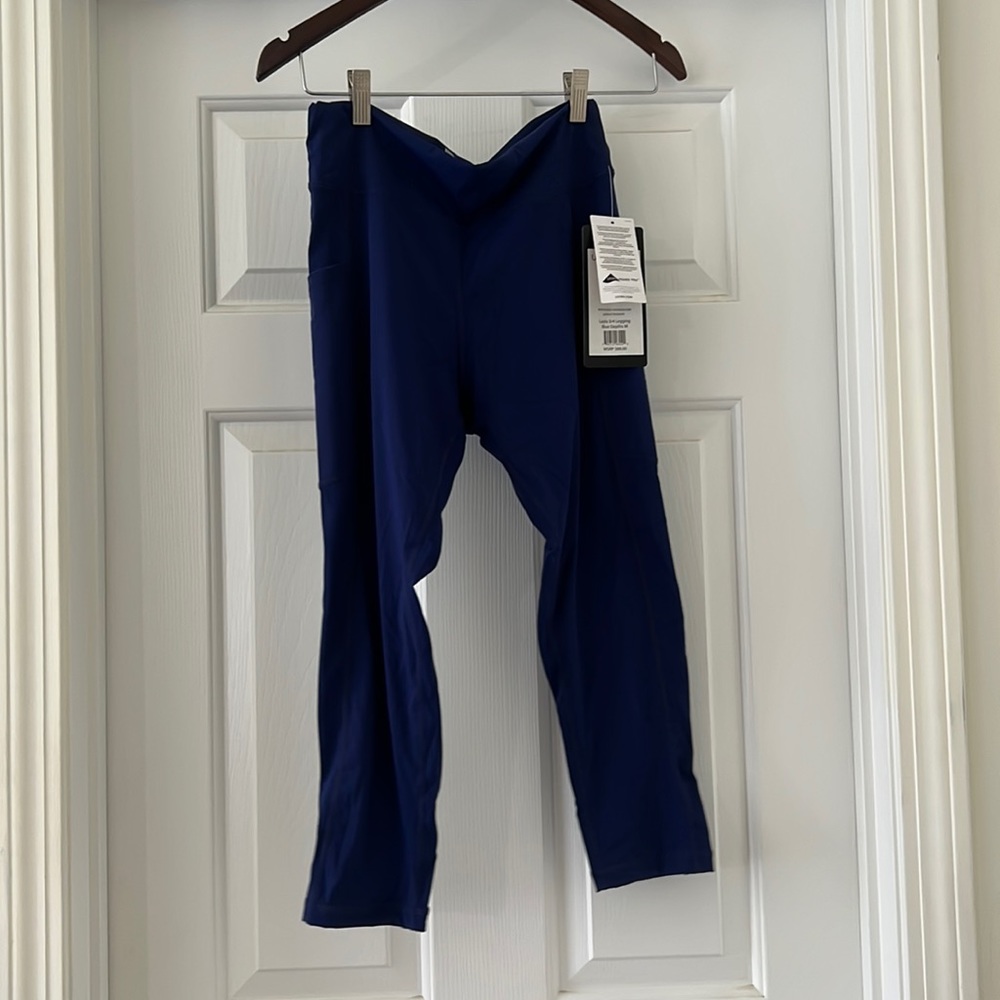 Vie Active capris with pockets 💙